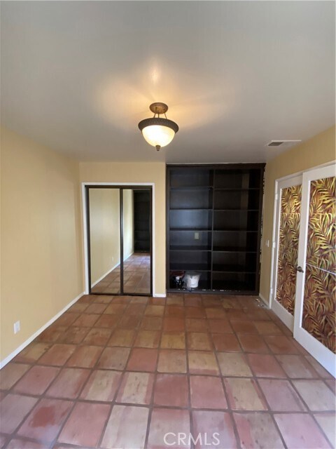 Building Photo - 6031 Shadowbrook Cir
