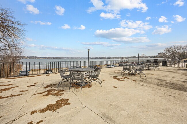 Building Photo - 155 E Mill St