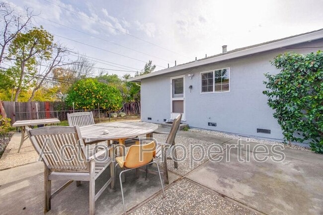 Building Photo - 1650 Goldfinch Way