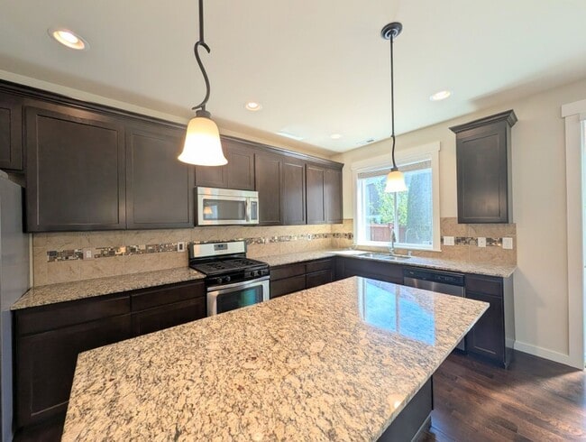 Building Photo - 3Bd/2.5Ba Lynnwood Home