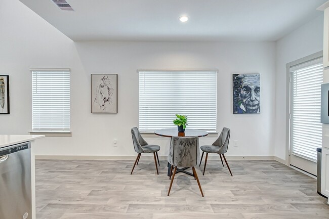 Building Photo - 12827 Barnsbury Ln