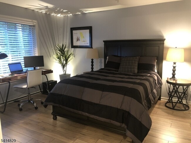 Building Photo - 173 Riveredge Dr