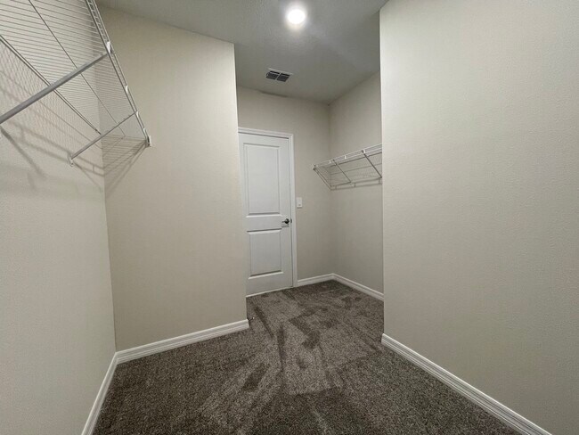 Building Photo - 2805 Muller Oak Lp