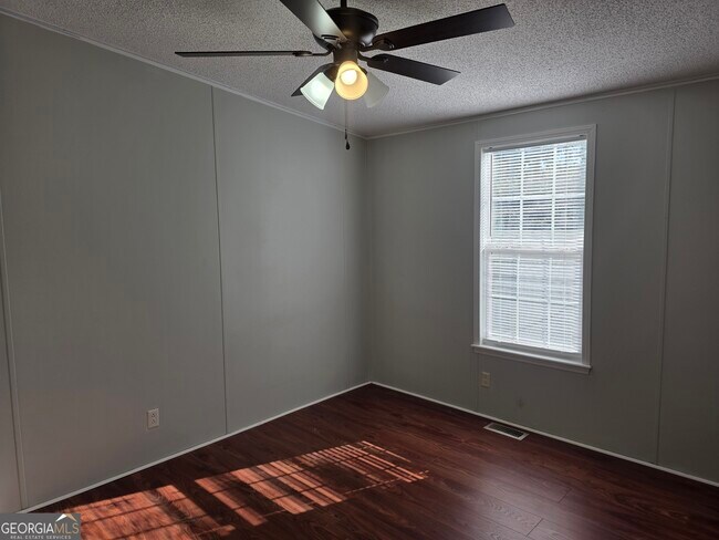 Building Photo - 203 River Oak Dr