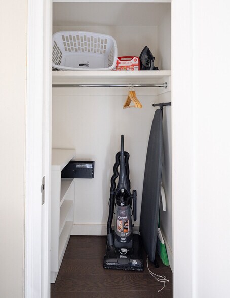 Building Photo - 337 E 50th St