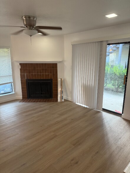 Building Photo - 5508 Lakeview Pkwy