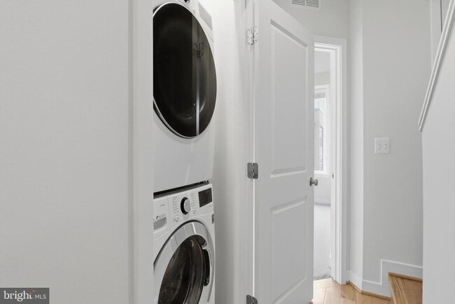 Building Photo - 16199 Columbus Ave