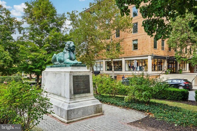 Building Photo - 31 Palmer Square W