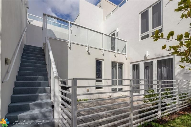 Independent entrance - 6302 NW 104th Path