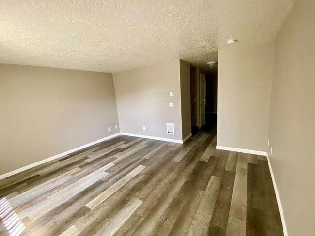 Building Photo - 2 bedroom unit. Pets OK! Lots of upgrades!...