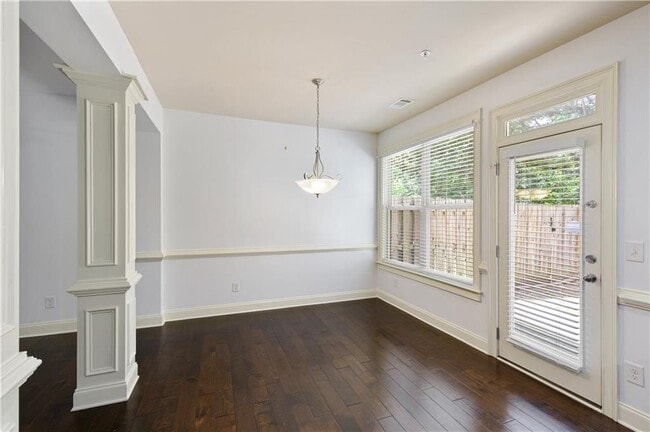 Building Photo - 2249 Knoxhill View