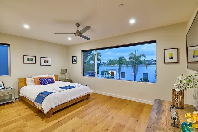 Building Photo - 2310 Edinburg Ave