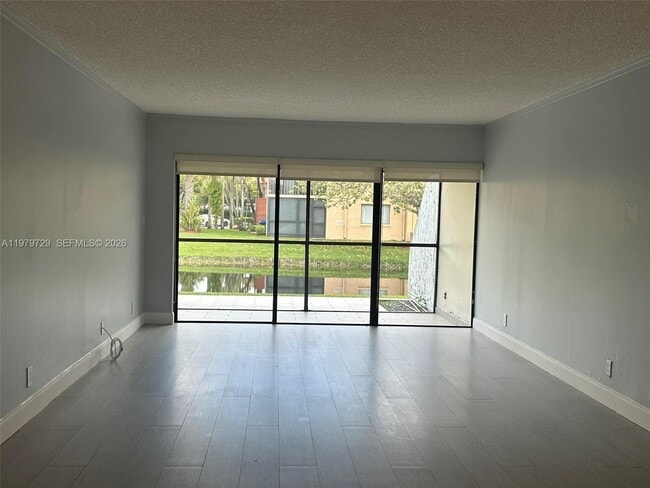 Building Photo - 200 Lakeview Dr