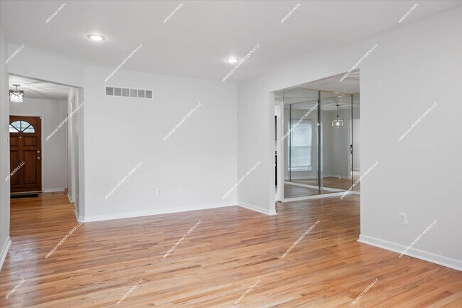 Building Photo - Rare Rental! Beautiful 1900 sq ft 3-bedroo...