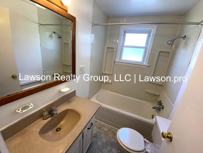 Building Photo - Cozy Three Bedroom Home in Salem with Shed
