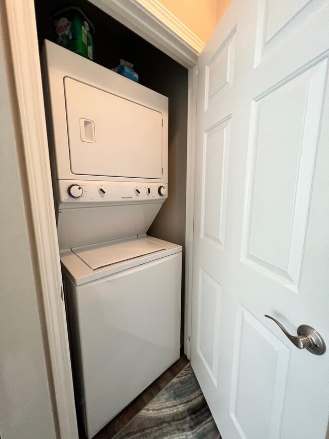 Building Photo - 1311 Treasure Cove