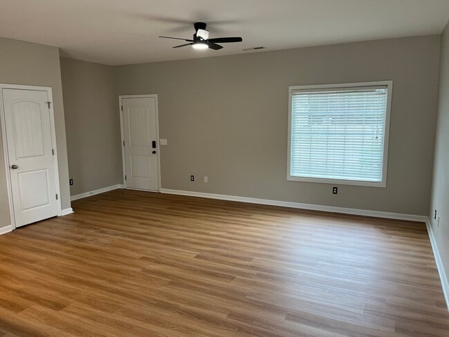 Building Photo - 104 Hooks Glenn Dr