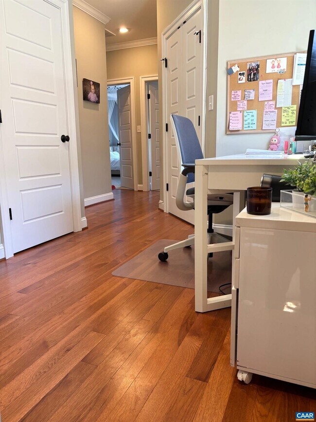 Building Photo - 270 Claremont Lane