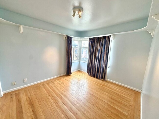 Building Photo - Clean 3 Bedroom, 1 Bath with Bonus Room- Walk to Westmoor High School, Open House, July 9th 4-6PM