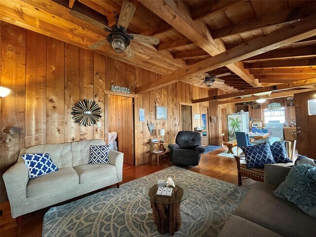 Building Photo - 1111 Surf Dr