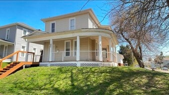 Building Photo - 238 S Maple St