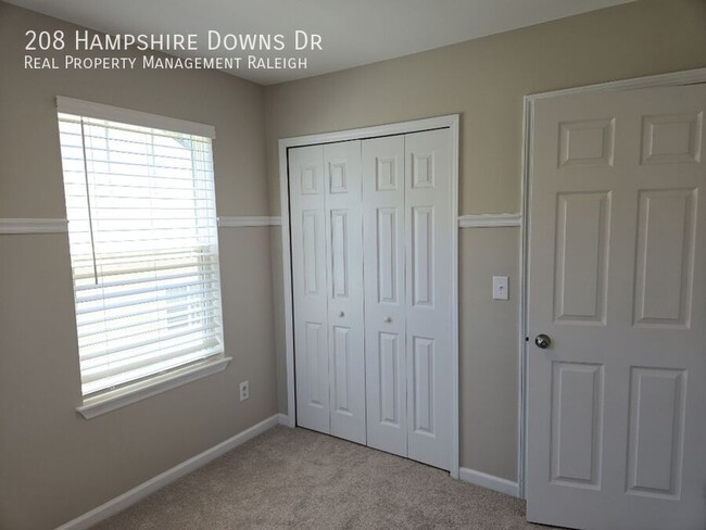 Building Photo - 208 Hampshire Downs Dr