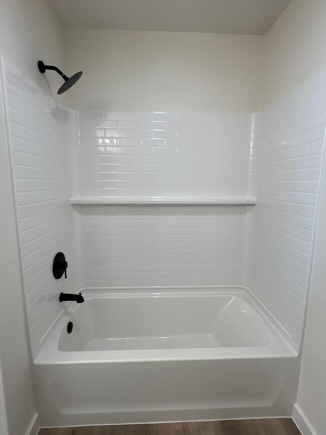 Building Photo - 2176 Langford Ave