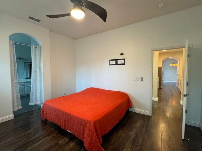 Building Photo - CLEAN AND SPACIOUS ONE STORY, 3 BED, 2 BATH, 2 CAR GARAGE IN WEST SACRAMENTO