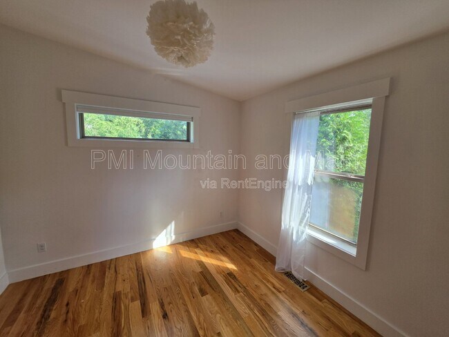 Building Photo - 156 Bradley St