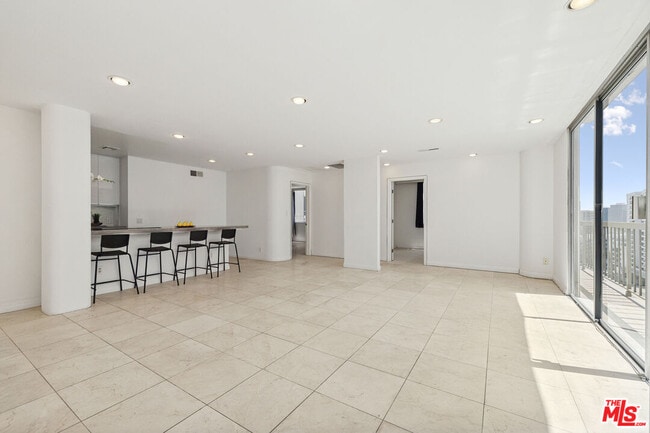 Building Photo - 10747 Wilshire Blvd