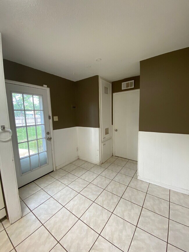Building Photo - Charming 3-Bedroom Lubbock Home with Spaci...