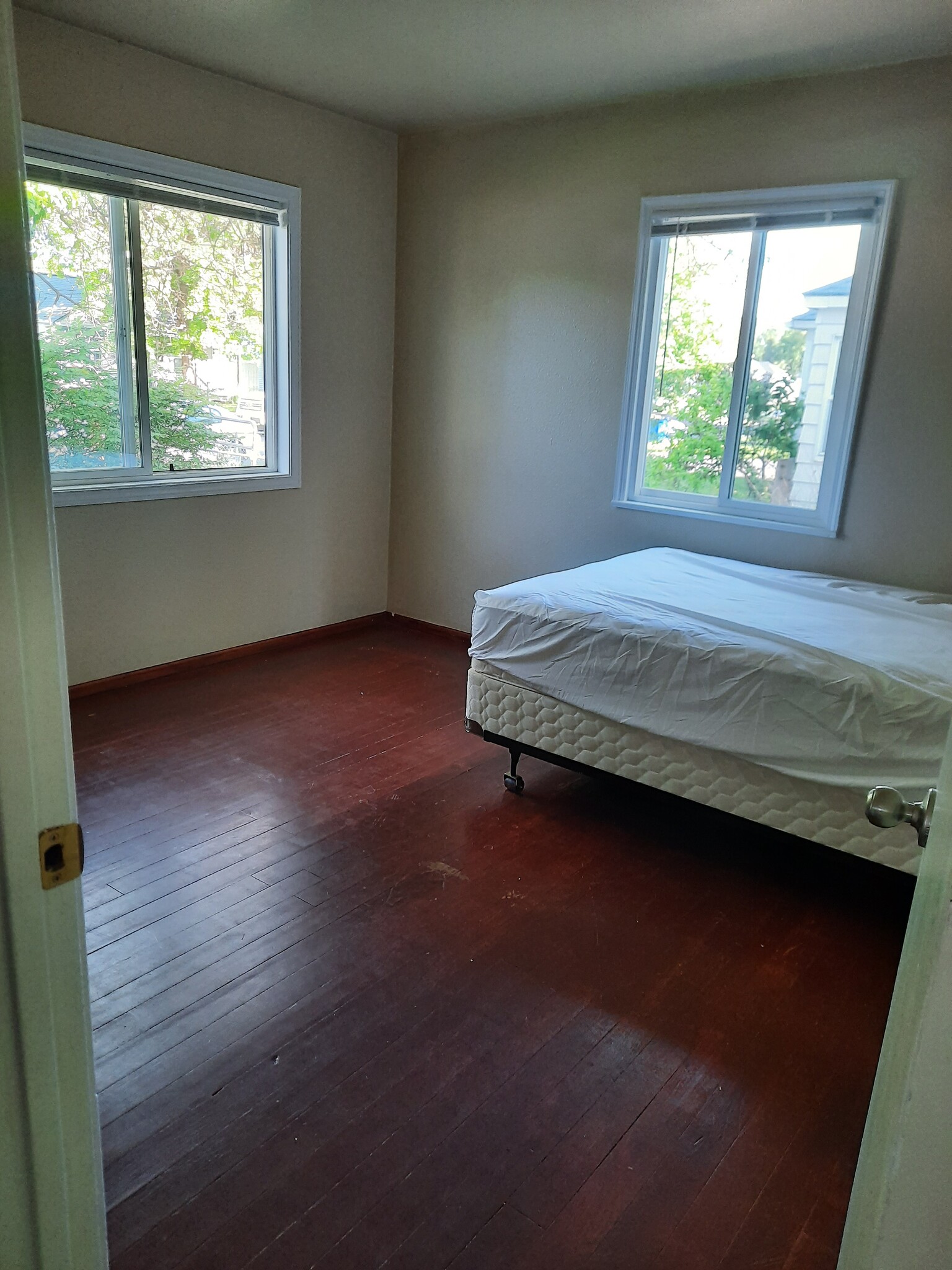 Room #1 Upstairs - 10021 N Whittier St