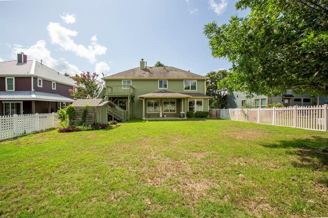 Building Photo - 350 McGarity