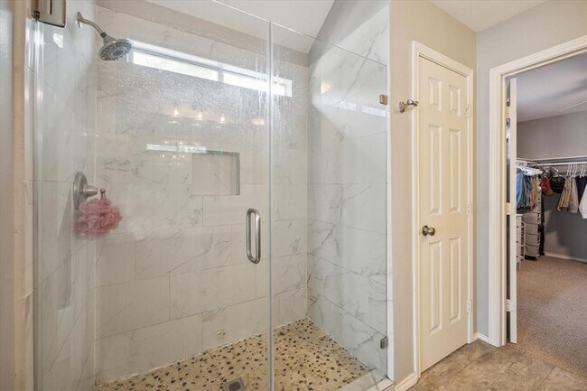 Building Photo - 1703 Redwing Pines Dr
