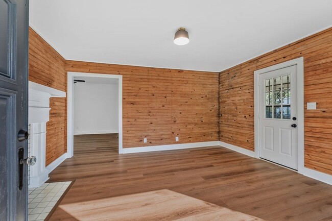 Building Photo - 223 Cumberland Dr