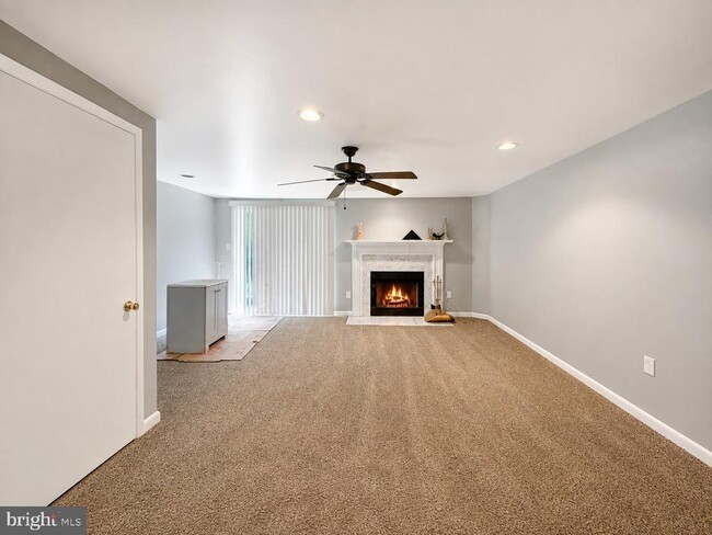 Building Photo - 3811 Glenview Terrace