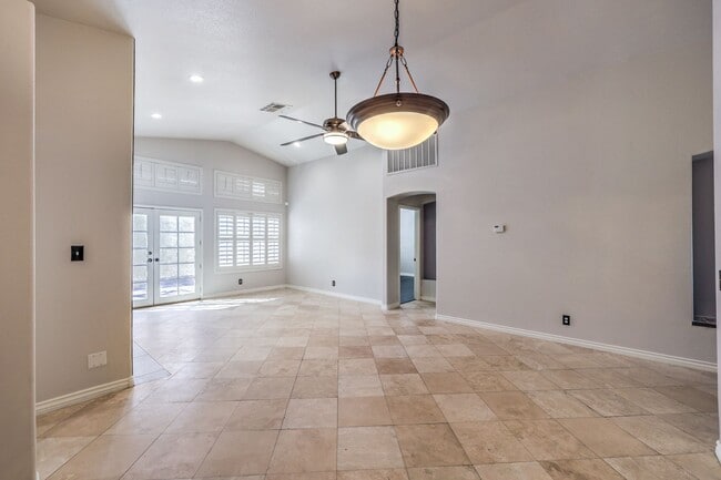 Building Photo - single story upgraded walking distance to park