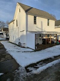 Building Photo - Bank Street