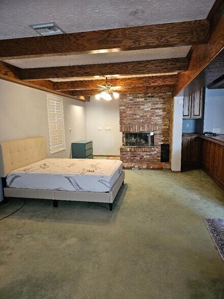 Building Photo - 3934 Alonzo Ave