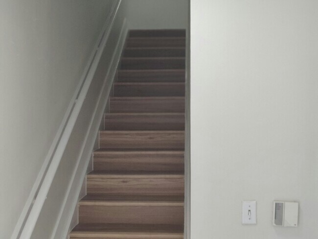 Building Photo - 2474 Centergate Dr