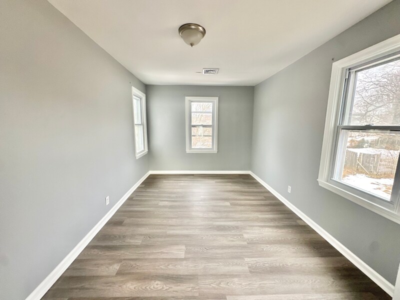 Building Photo - 338 Broad St