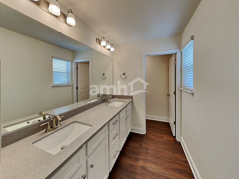 Building Photo - 6106 Little Blf Cir