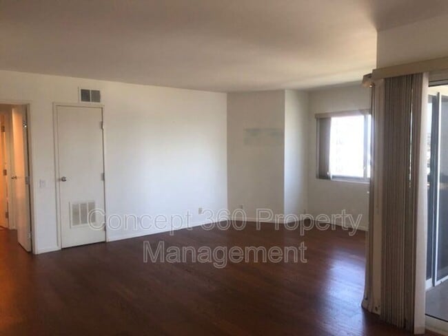 Building Photo - 525 E SEASIDE Way