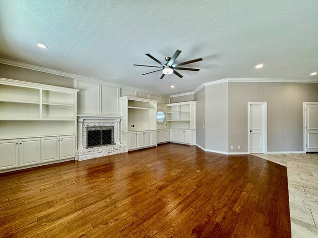 Building Photo - 2600 Sweetbriar Ct