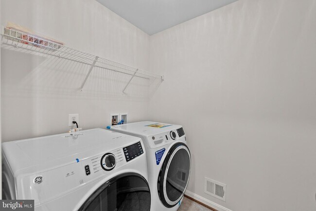 Building Photo - 7722 Yalta Way