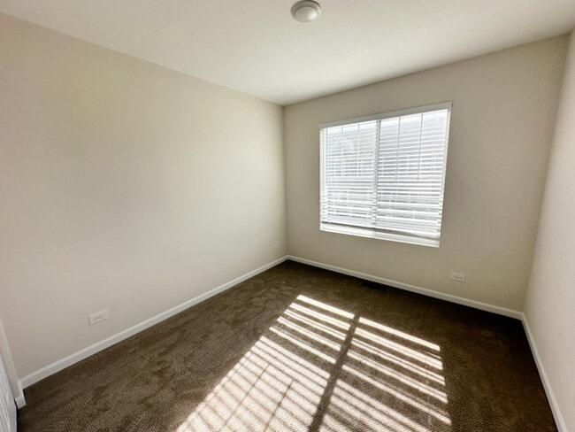 Building Photo - 208 Goldenrod Dr