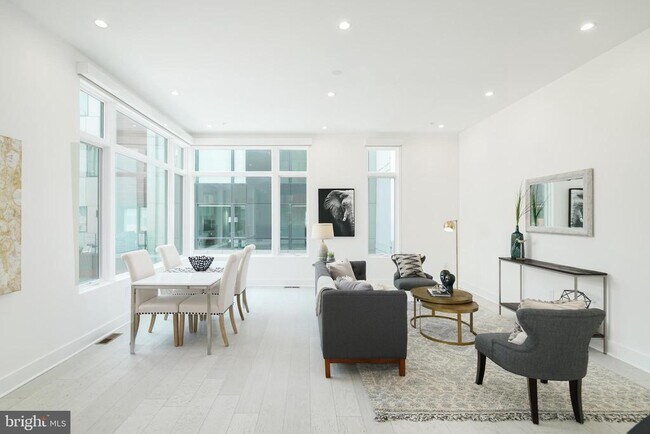 Building Photo - 142 S Front St