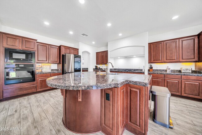 Building Photo - 7149 W Avenida Del Sol