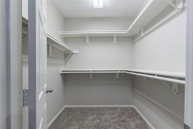 Building Photo - 725 Cedarwood Dr