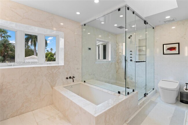 Building Photo - 617-625 E Dilido Dr